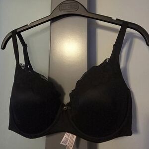 NWOT Victoria's Secret Body By Victoria Size 32DDD Demi Bra With Lace